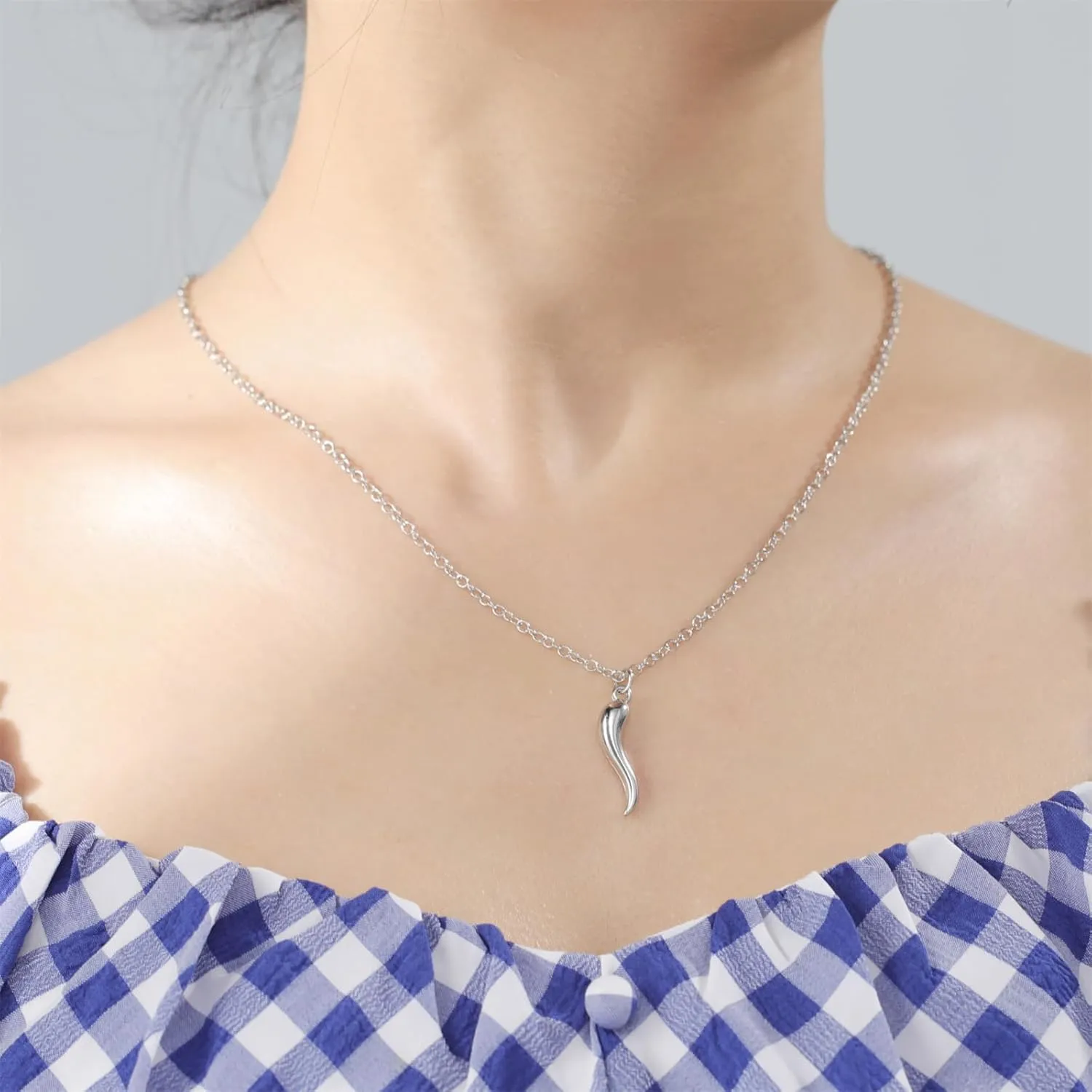 Dreuyet Italian Horn Necklace for Women Men Dainty 14K Gold Plated Cornicello Italian Red Horn Pepper Necklace Amulet Charm Necklaces Good Luck Pendant Talisman Protection Jewelry