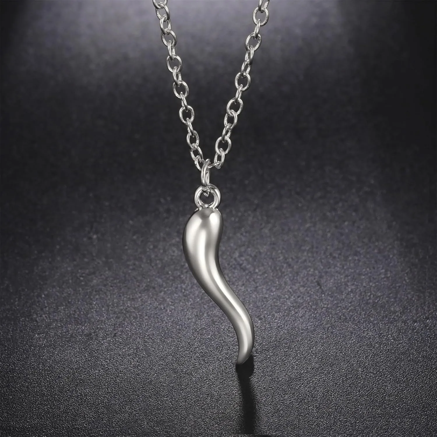Dreuyet Italian Horn Necklace for Women Men Dainty 14K Gold Plated Cornicello Italian Red Horn Pepper Necklace Amulet Charm Necklaces Good Luck Pendant Talisman Protection Jewelry